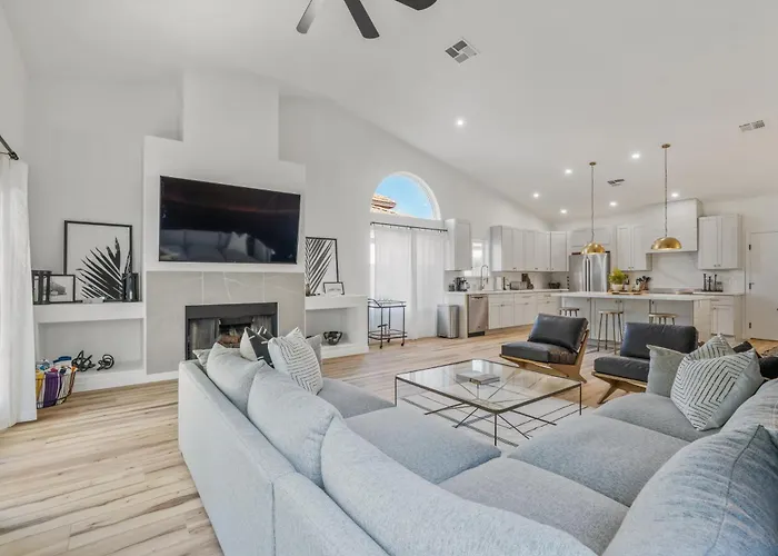 Black Palm Sparkling Pool Pool Table Close To Kierland Entertainment Newly Designed Beauty Holiday home