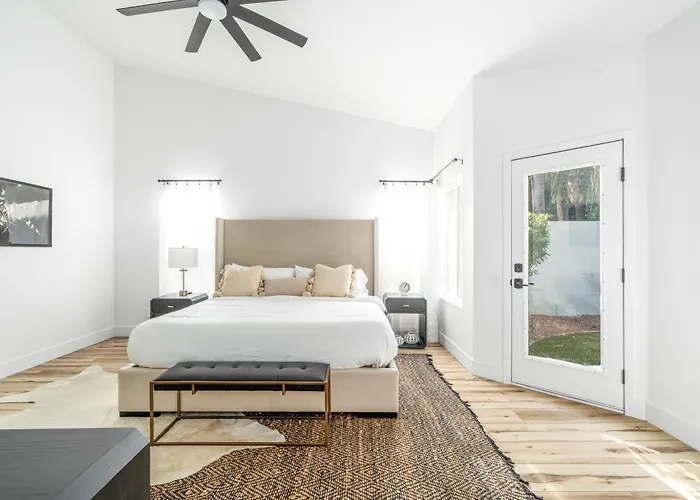 Black Palm Sparkling Pool Pool Table Close To Kierland Entertainment Newly Designed Beauty Holiday home Phoenix
