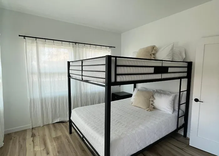 Black Palm Sparkling Pool Pool Table Close To Kierland Entertainment Newly Designed Beauty Holiday home *